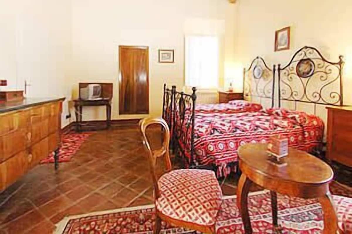 Select Comfort beds, free WiFi, bed sheets
