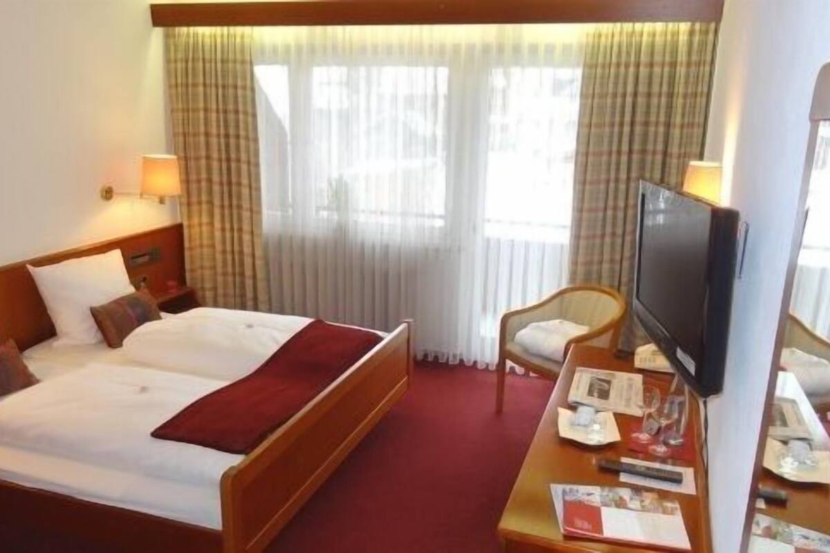 Premium bedding, Select Comfort beds, in-room safe, desk