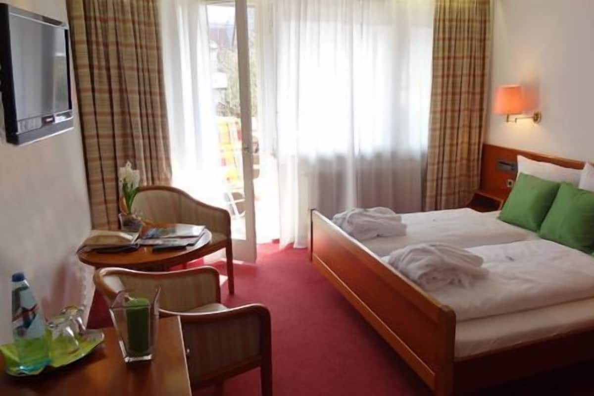 Premium bedding, Select Comfort beds, in-room safe, desk