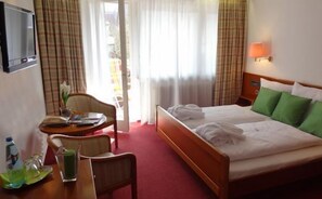 Standard Double Room | Ropa de cama de alta calidad y camas Select Comfort