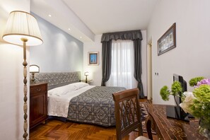 Chambre Double ou avec lits jumeaux | Draps en coton égyptien, bureau, rideaux occultants