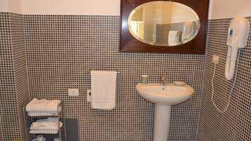 Triple Room | Bathroom sink