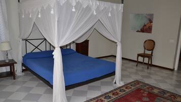 Double Room | Desk, iron/ironing board, rollaway beds, free WiFi