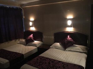 Hypo-allergenic bedding, blackout curtains, soundproofing, free WiFi - Hong Kong Co-living Space, Kowloon Youth Village (Kowloon)