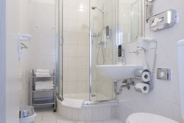 Dreibettzimmer | Badezimmer