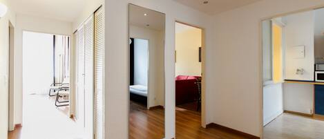 Huoneisto, 3 makuuhuonetta (Included € 45 cleaning fee) | Ylelliset vuodevaatteet, työpöytä, silitysrauta/-lauta