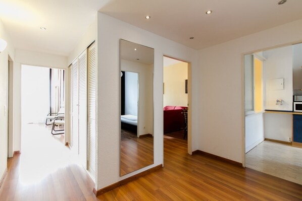 อพาร์ทเมนท์, 3 ห้องนอน (Included € 45 cleaning fee) | เครื่องนอนระดับพรีเมียม, โต๊ะทำงาน, เตารีด/โต๊ะรีดผ้า