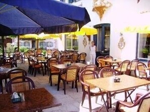 Outdoor dining - Hotel Gasthaus Café Bavaria (Inzell)