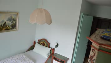 Premium bedding, in-room safe, soundproofing, free WiFi