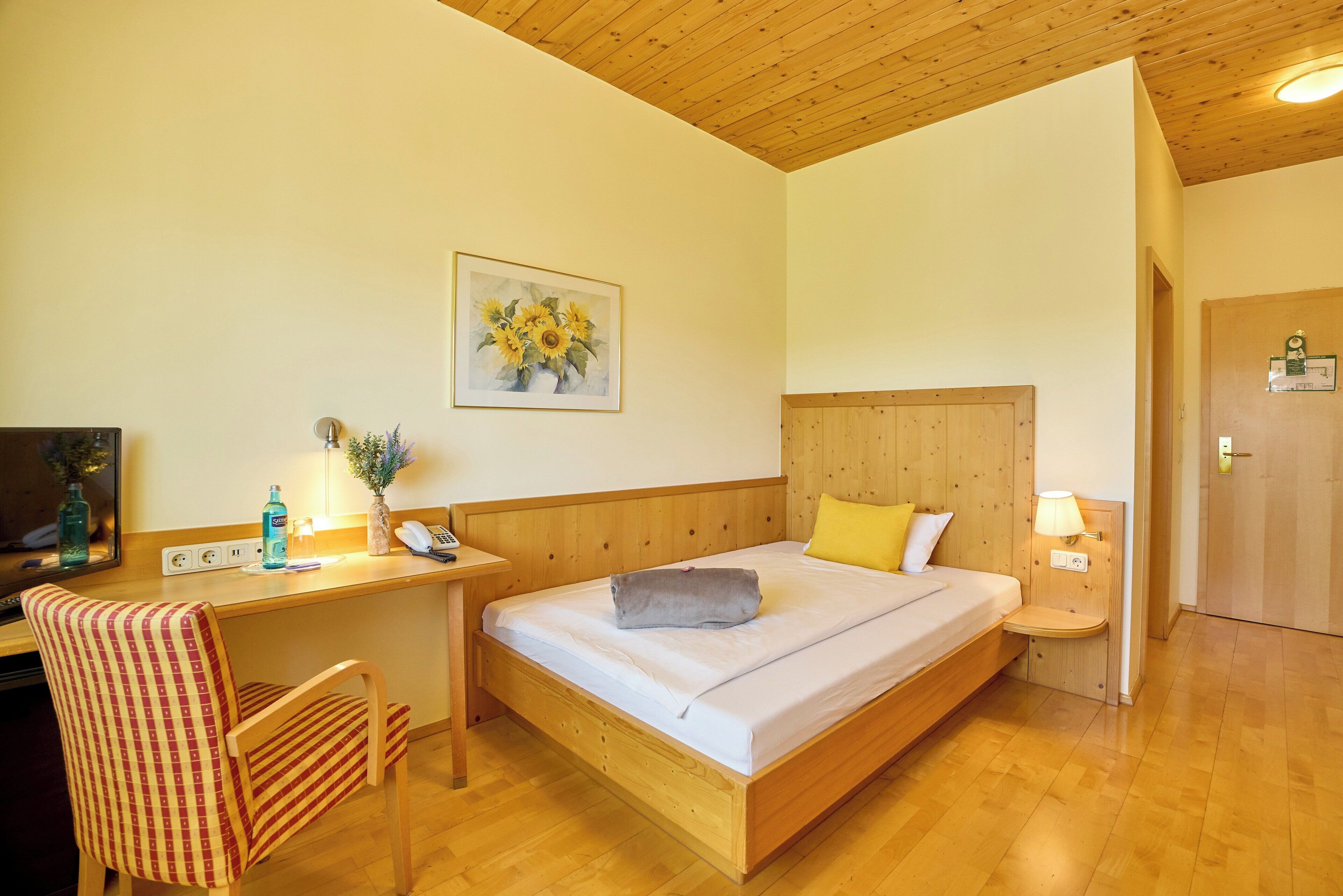 single room | 1 bedroom, in-room safe, desk, soundproofing