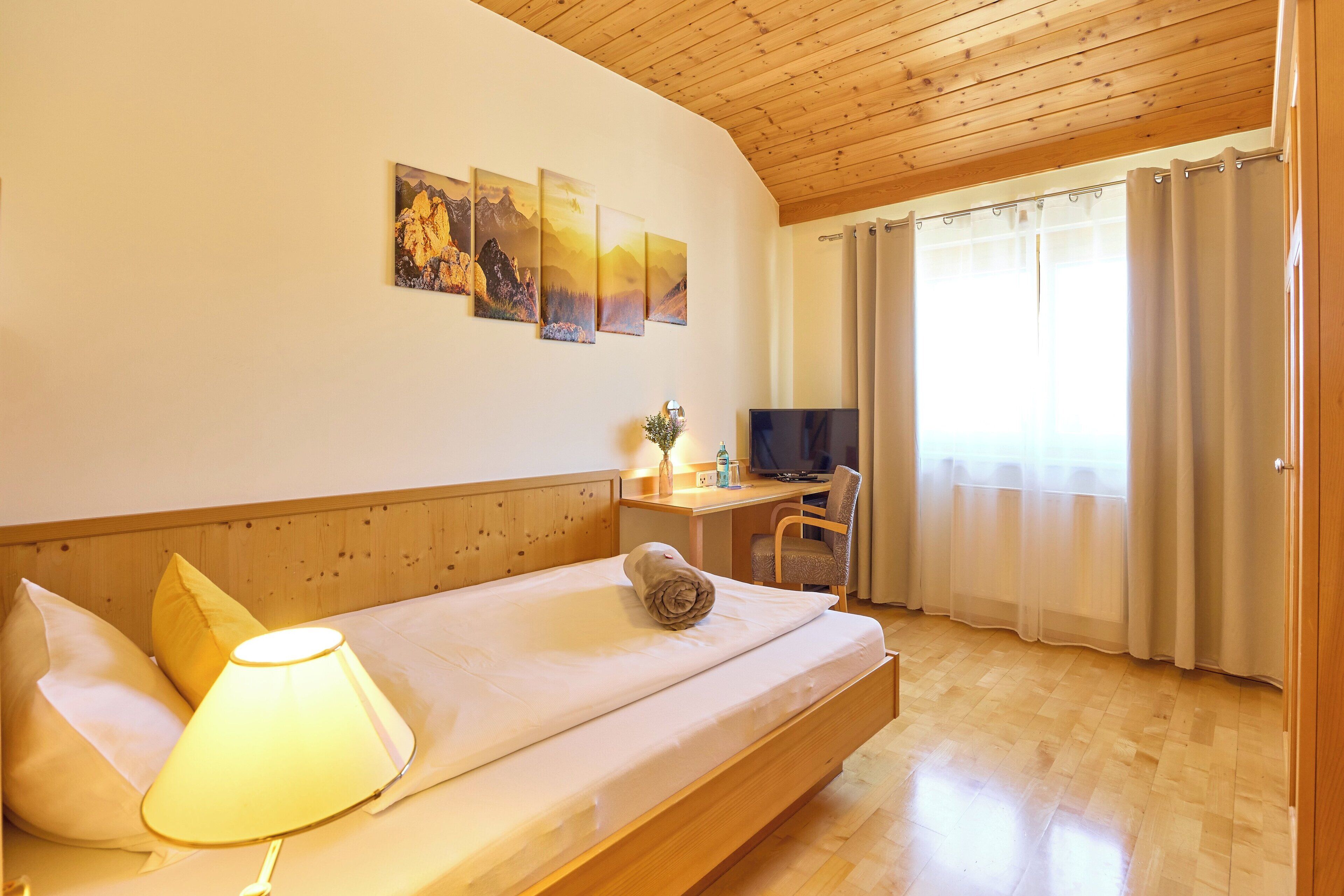 single room | 1 bedroom, in-room safe, desk, soundproofing