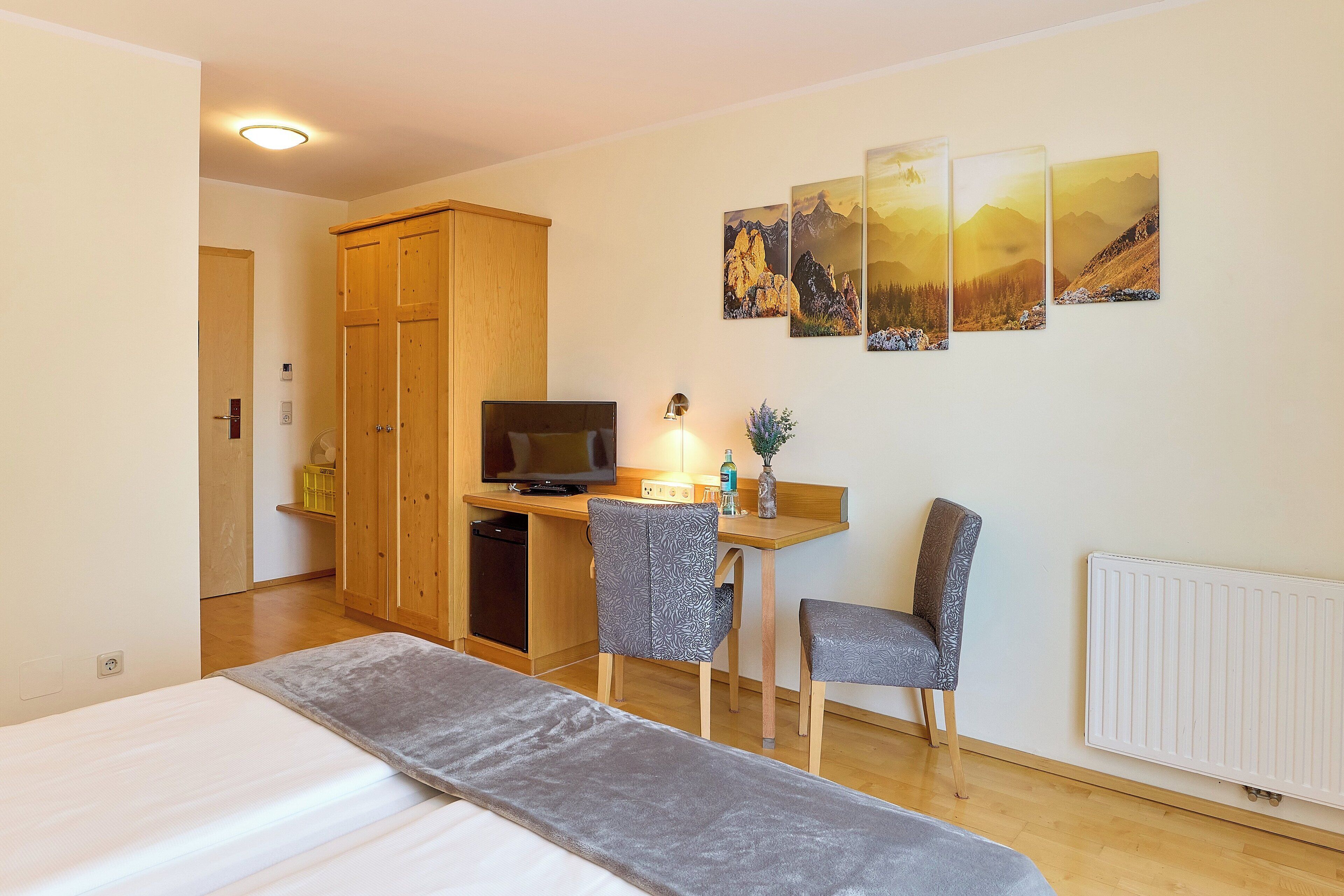 double room | 1 bedroom, in-room safe, desk, soundproofing