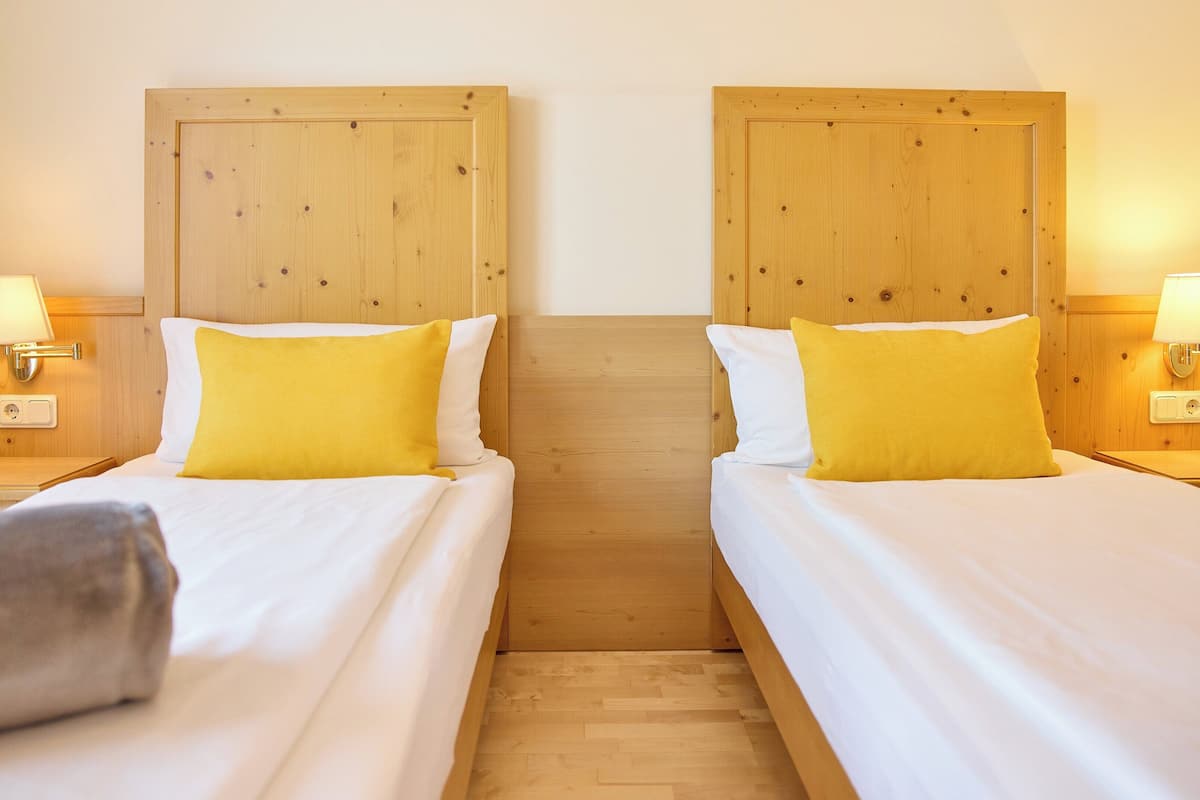 double room | 1 bedroom, in-room safe, desk, soundproofing