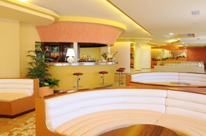 Lobby sitting area - Hotel Oasis (Alghero)