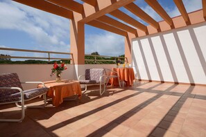 Quadruple Room | Terrace/patio - Hotel Oasis (Alghero)