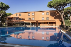 Seasonal outdoor pool, pool loungers