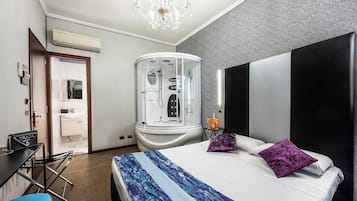 Superior Con Vasca Idromassaggio | Seprai antialergi, minibar, brankas, dan kedap suara