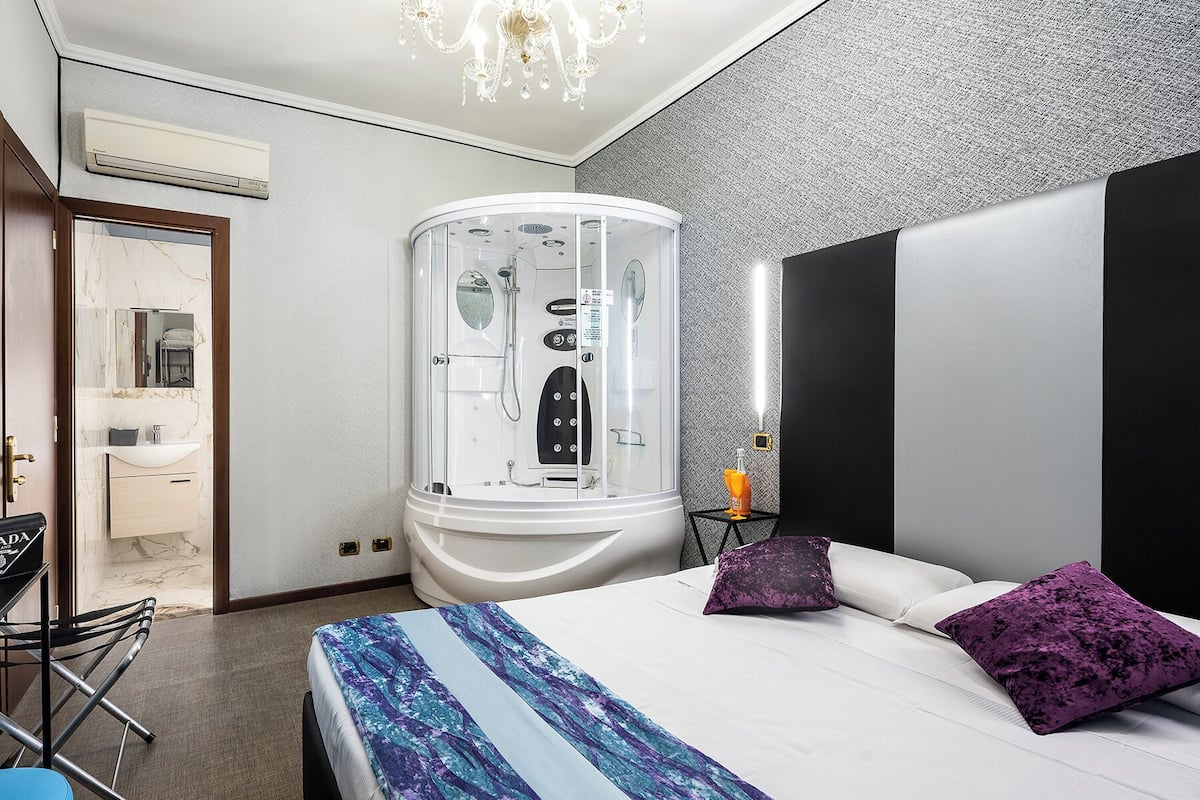 Superior Con Vasca Idromassaggio | Hypo-allergenic bedding available, minibar, in-room safe, soundproofing