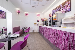 Dagelijks ontbijtbuffet (EUR 10 per persoon)