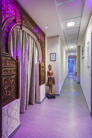 Small room with French bed | 1 bedroom, hypo-allergenic bedding, minibar, in-room safe