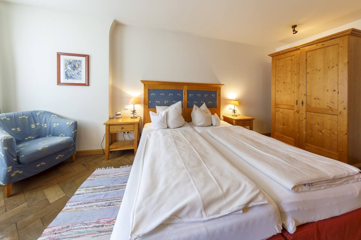 Tweepersoonskamer | Een kluis op de kamer, gratis wifi, individueel gemeubileerd, beddengoed
