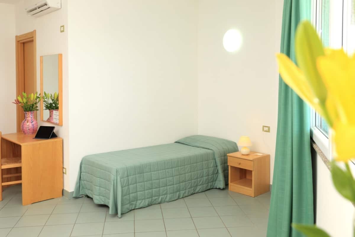 Minibar, in-room safe, desk, free WiFi