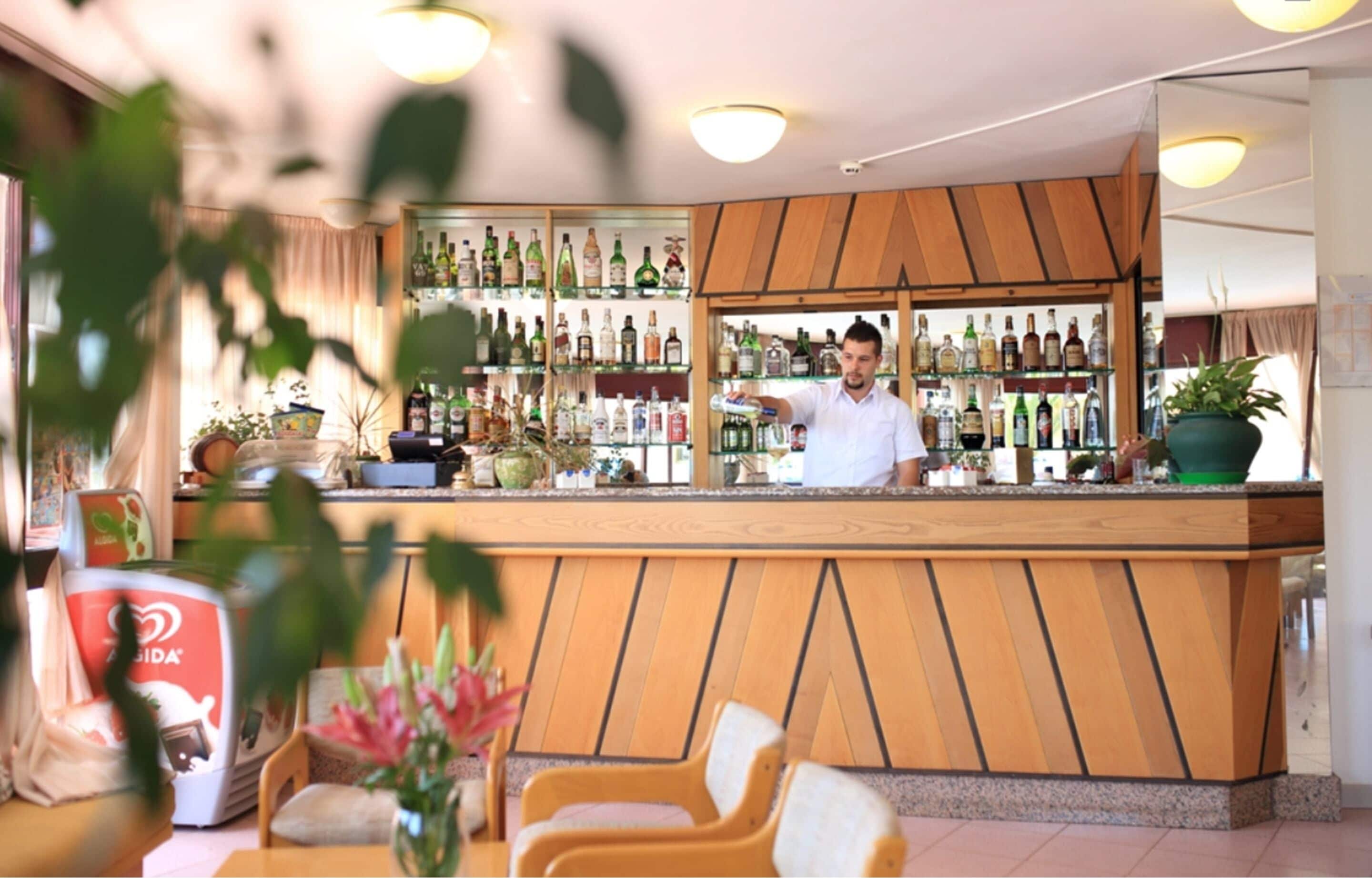 Bar (in der Unterkunft)