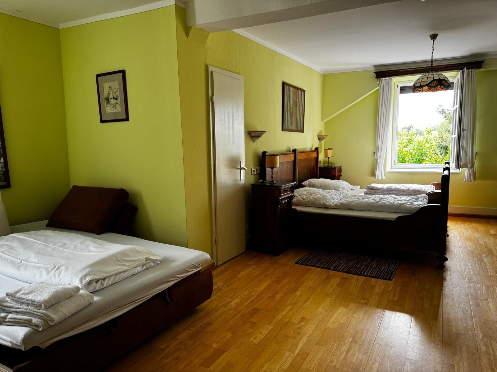 basic double or twin room | individually furnished, desk, iron/ironing board, free wifi