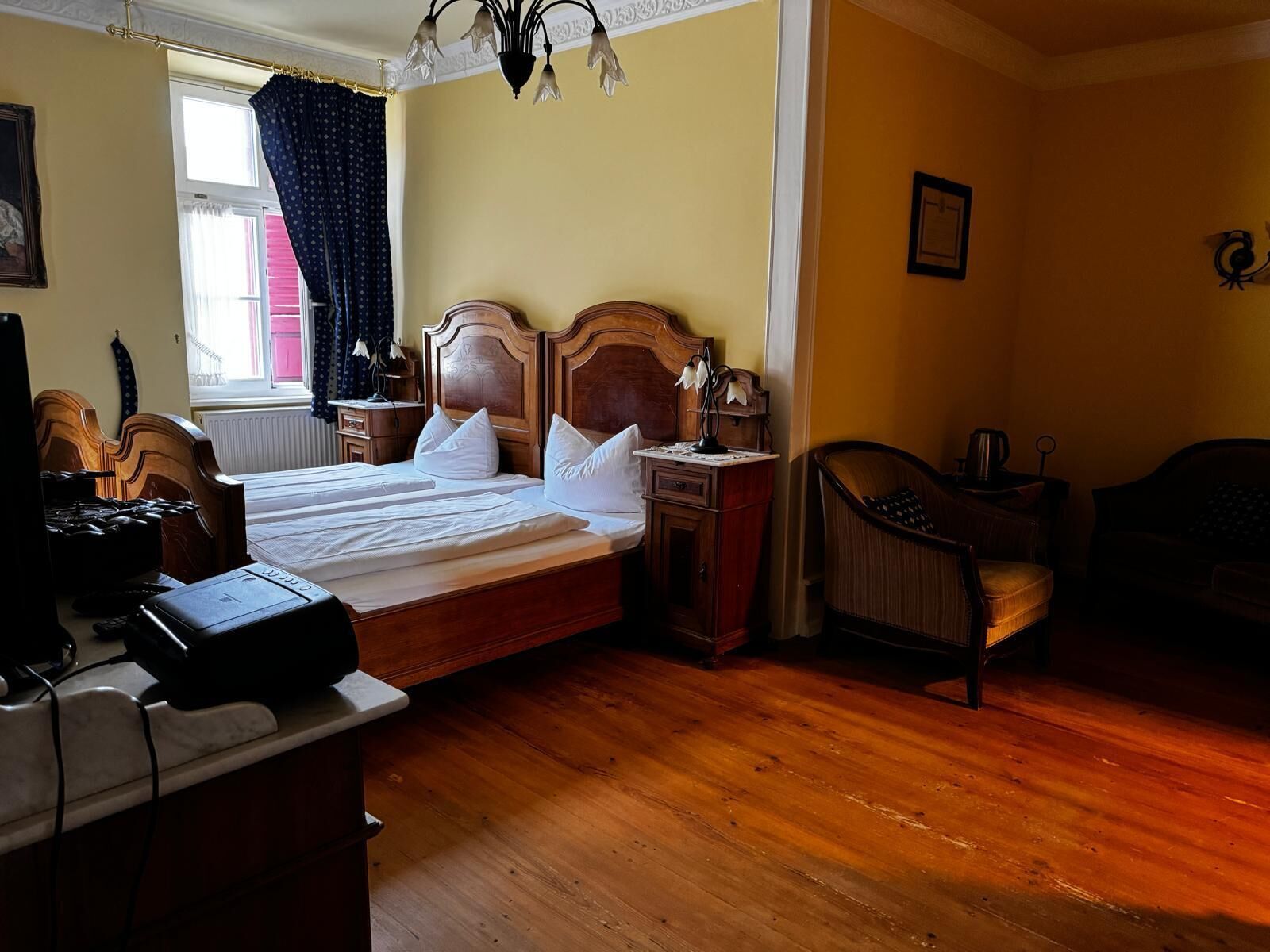 basic double or twin room | individually furnished, desk, iron/ironing board, free wifi