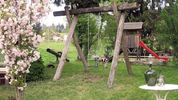 Zona de juegos infantil al aire libre