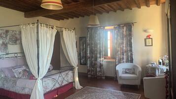 Junior Suite | Premium bedding, in-room safe, individually decorated