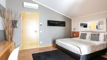 Double Room | Minibar, in-room safe, desk, soundproofing