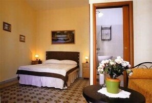 Premium bedding, in-room safe, desk, soundproofing - Domus Gemi (Naples)