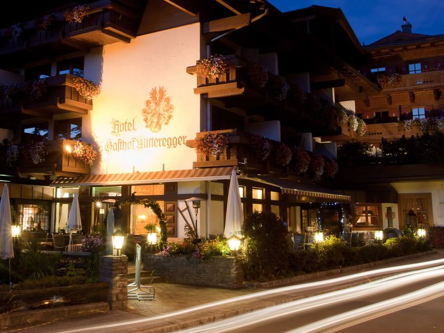 Fachada de la propiedad por la tarde o noche