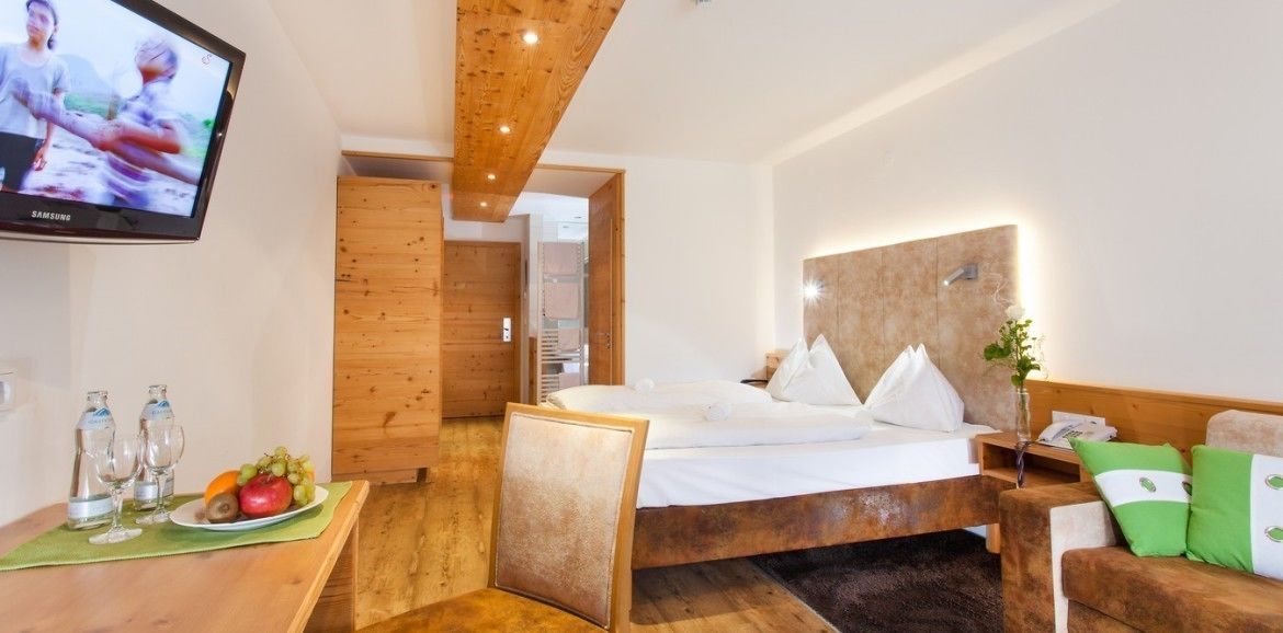 Comfort Double Room | In-room safe, desk, soundproofing, iron/ironing board