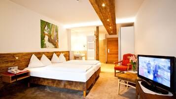 Habitación doble Confort | Caja de seguridad en la habitación, escritorio y insonorización