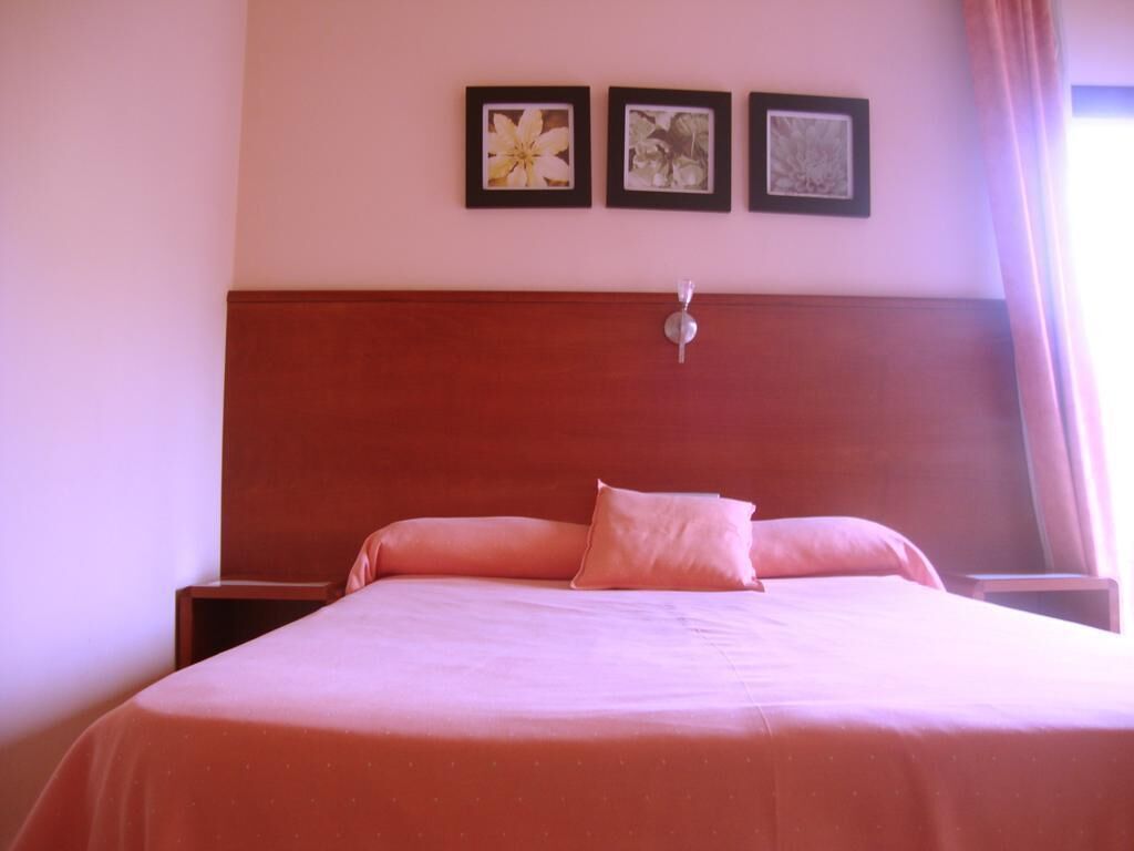 Minibar, in-room safe, desk, free WiFi