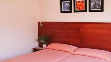 Minibar, coffres-forts dans les chambres, bureau, Wi-Fi gratuit