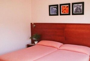 มินิบาร์, ตู้นิรภัยในห้องพัก, โต๊ะทำงาน, Wi-Fi ฟรี
