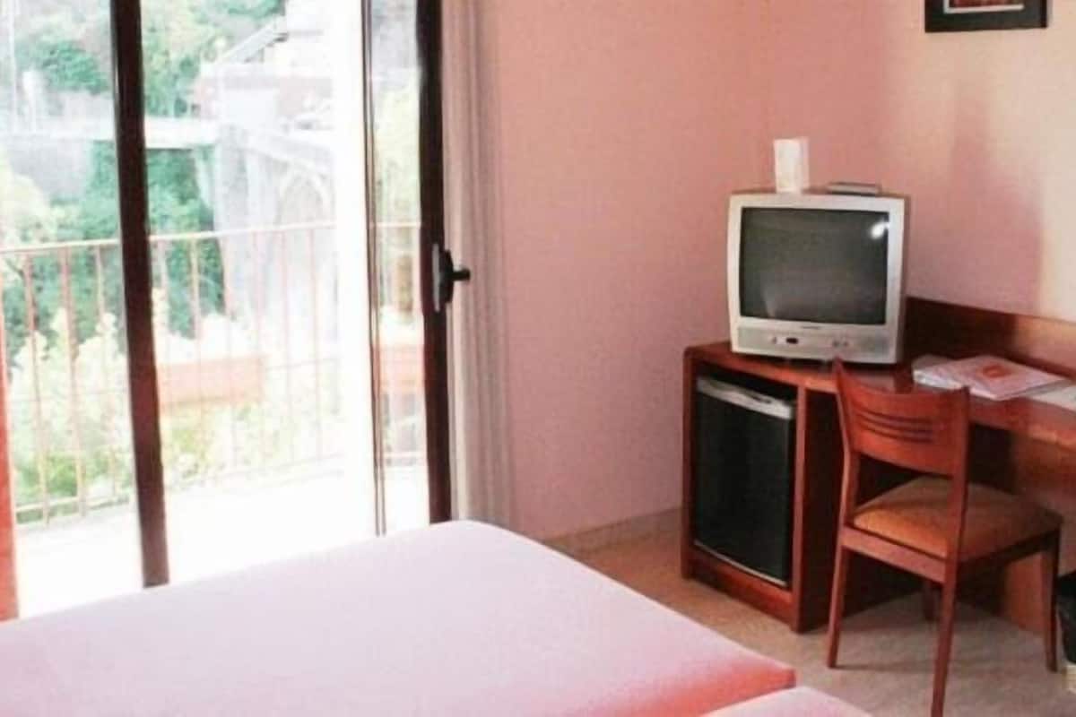 minibar, in-room safe, desk, free wifi