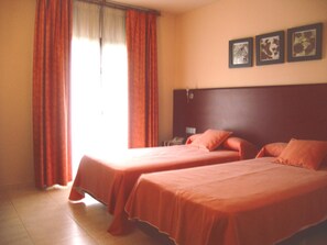 Minibar, in-room safe, desk, free WiFi - Sant Quirze de Besora (Sant Quirze de Besora)