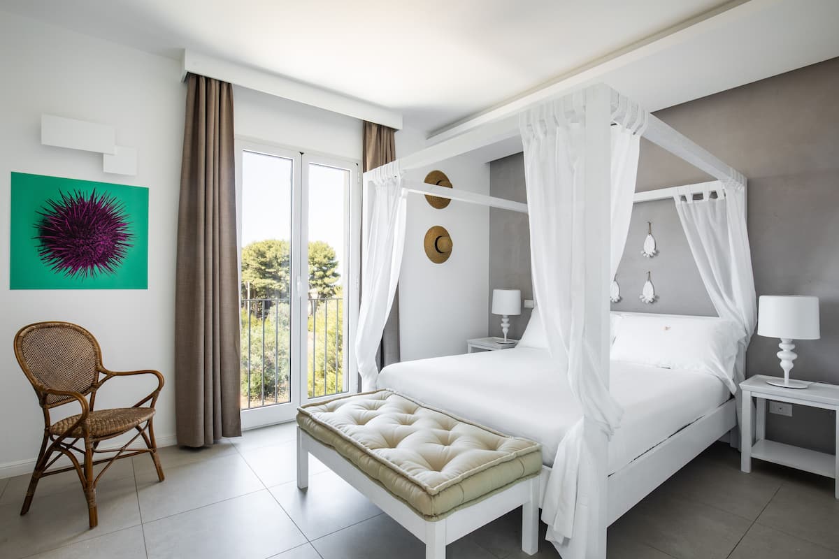 Junior Double Room | 1 bedroom, premium bedding, minibar, in-room safe