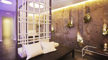 Couples treatment rooms, hot tub, Turkish bath, body treatments