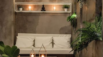 Couples treatment rooms, hot tub, Turkish bath, body treatments