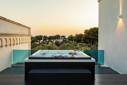Jacuzzi Junior Suite | Hochwertige Bettwaren, Minibar, Zimmersafe, Schreibtisch