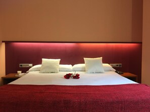 Soundproofing, free cribs/infant beds, free WiFi, bed sheets - La Jonquera (La Jonquera)