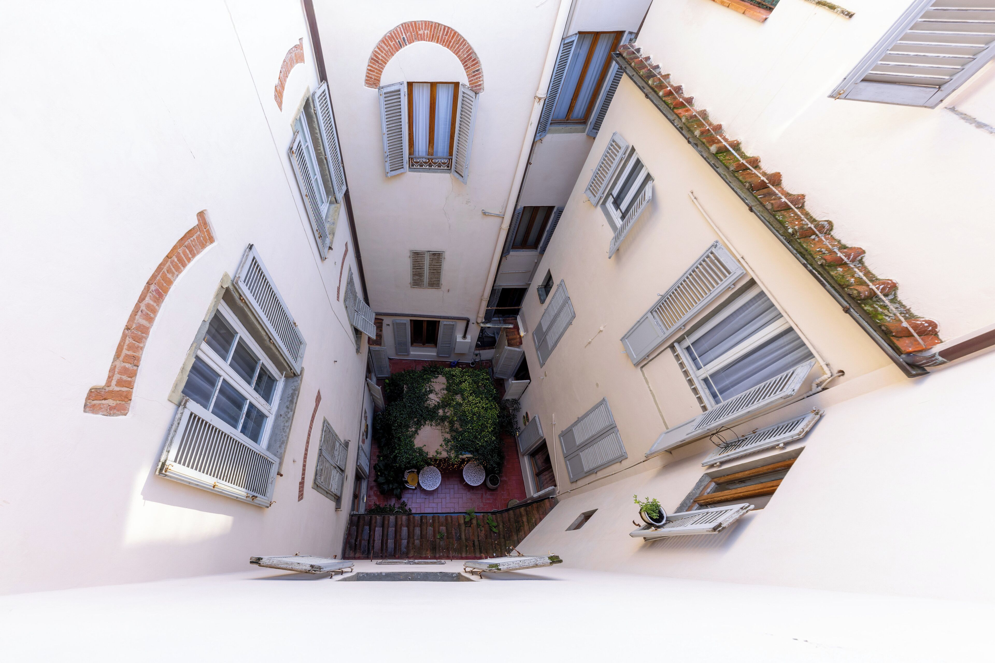 المنشأة من الخارج