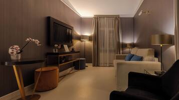 Suite | Daunenbettdecken, Zimmersafe, Schreibtisch