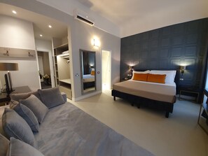 Junior Double or Twin Room | Down comforters, in-room safe, desk, laptop workspace