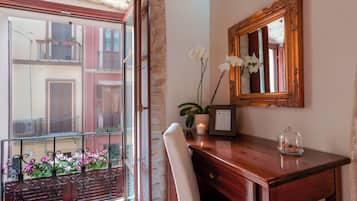 Quarto standard | Frigobar, cofres nos quartos, escrivaninha, quartos à prova de som